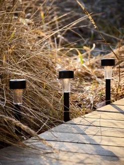 JAKTFALKLámpara solar JAKTFALK Ø6xA36cm negro
