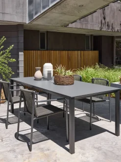 LANGET + KRISTIANSTADMesa LANGET L207 negro + 4 sillas KRISTIANSTAD verde